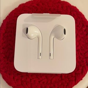 Brand new never used apple wired headphones